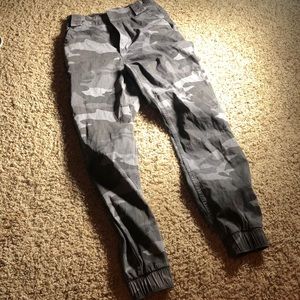 Ultra high-rise Hollister camo stretch pants